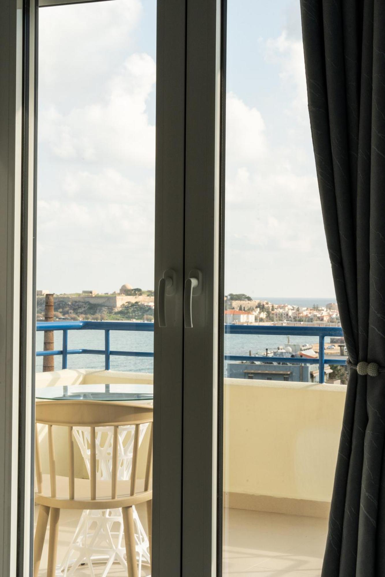 העיירה רתימנו Secret View Apartment, With Private Jacuzzi מראה חיצוני תמונה